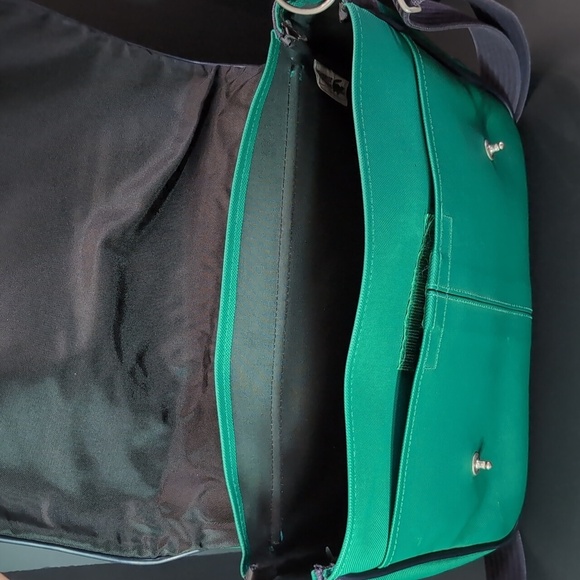 Lacoste Paris Chemise Green Men's Messenger Bag. - Picture 10 of 14